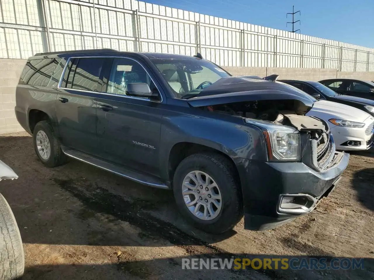 4 Photograph of a damaged car 1GKS2GKC9LR134559 GMC YUKON 2020