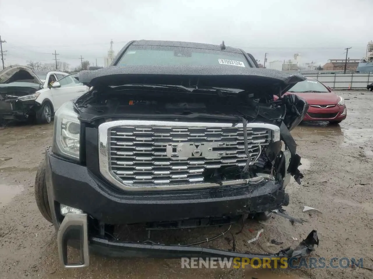 5 Photograph of a damaged car 1GKS2HKJ0LR300536 GMC YUKON 2020