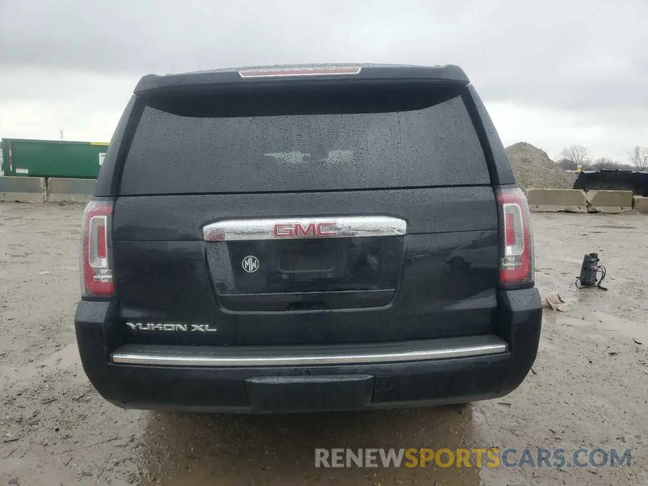 6 Photograph of a damaged car 1GKS2HKJ0LR300536 GMC YUKON 2020
