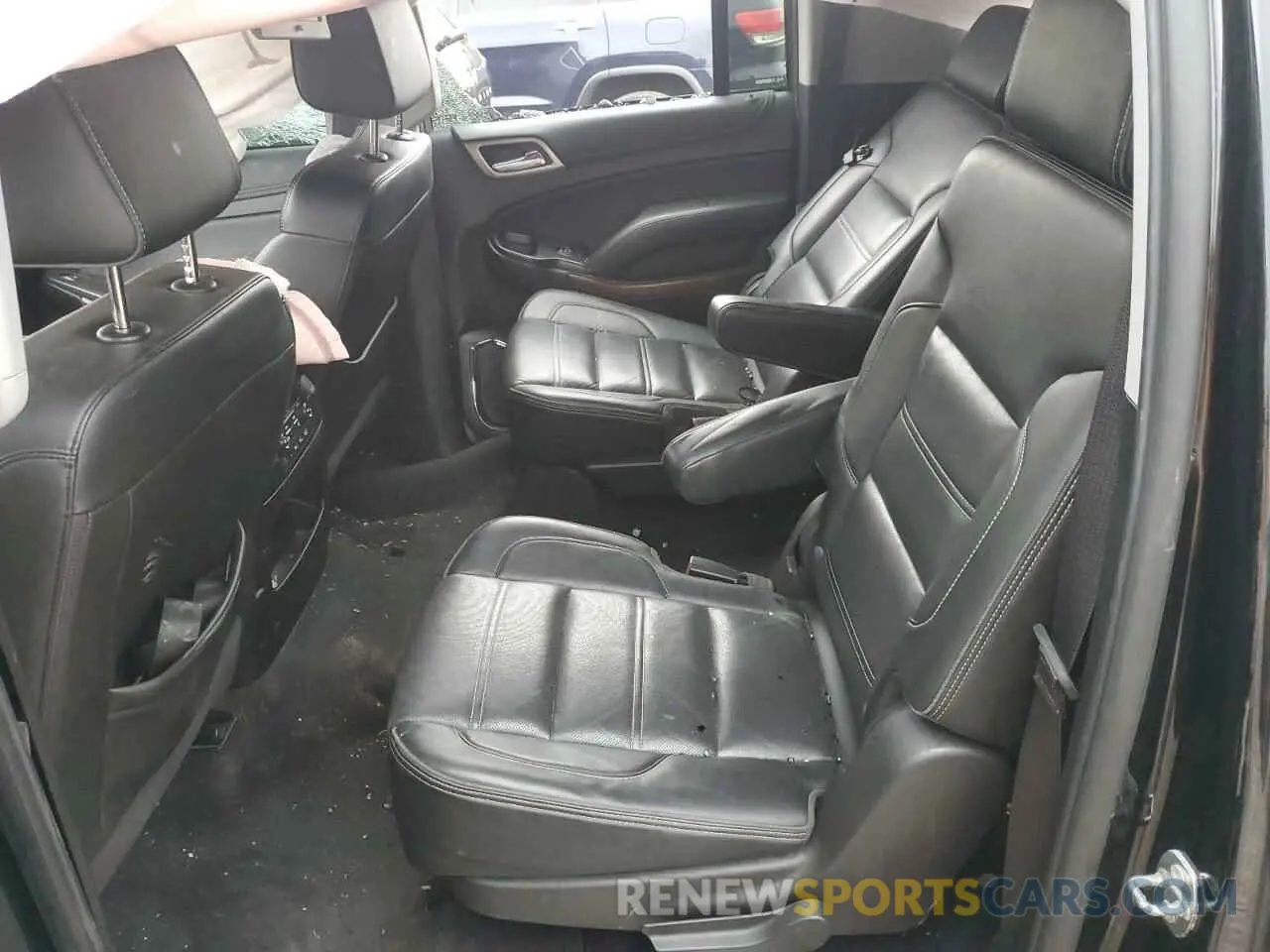 11 Photograph of a damaged car 1GKS2HKJ1LR302666 GMC YUKON 2020