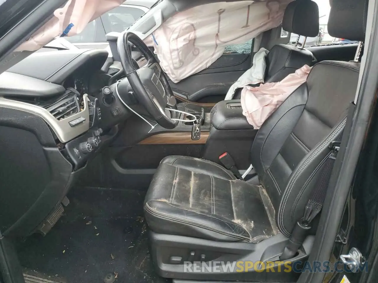 7 Photograph of a damaged car 1GKS2HKJ1LR302666 GMC YUKON 2020