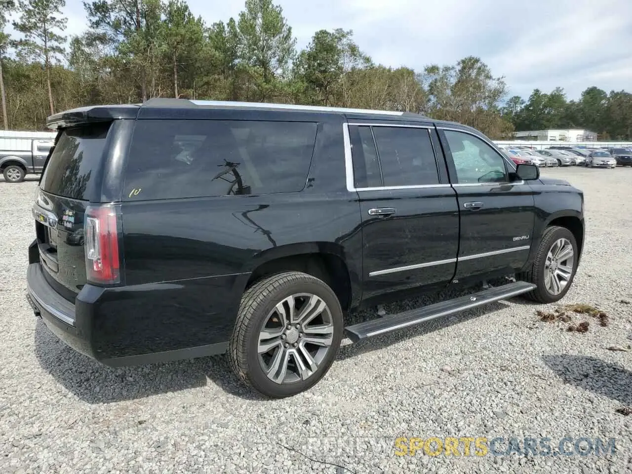 3 Photograph of a damaged car 1GKS2HKJ4LR265631 GMC YUKON 2020