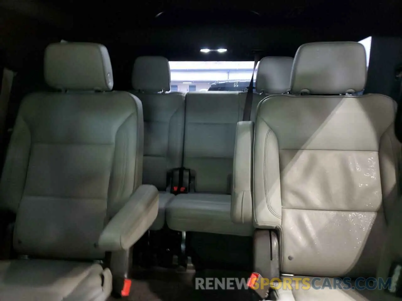 10 Photograph of a damaged car 1GKS1BKD0MR464123 GMC YUKON 2021