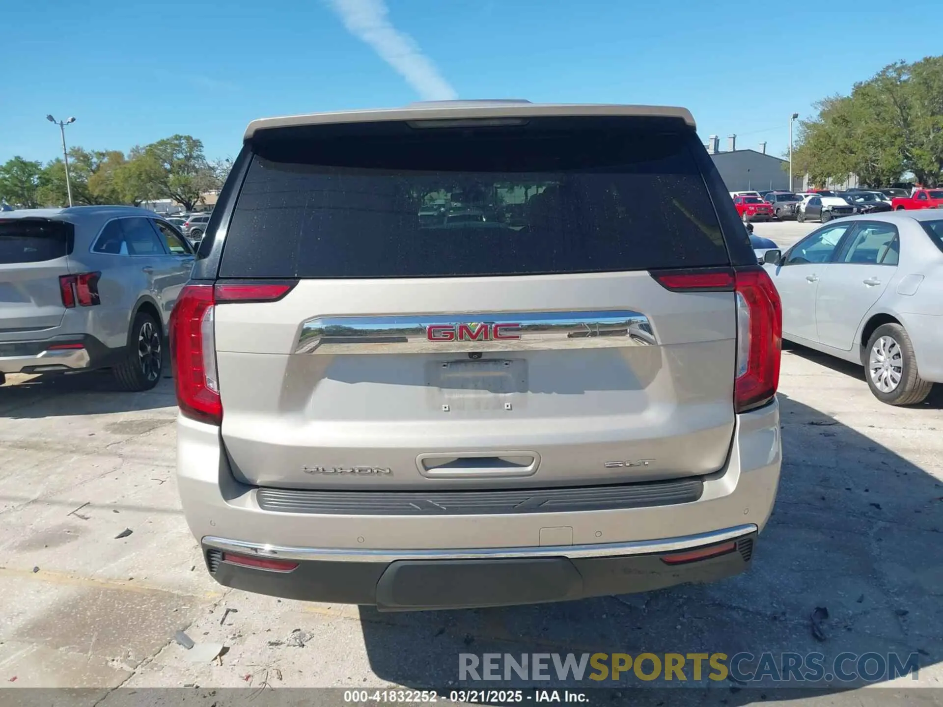 15 Photograph of a damaged car 1GKS1BKD3MR168352 GMC YUKON 2021