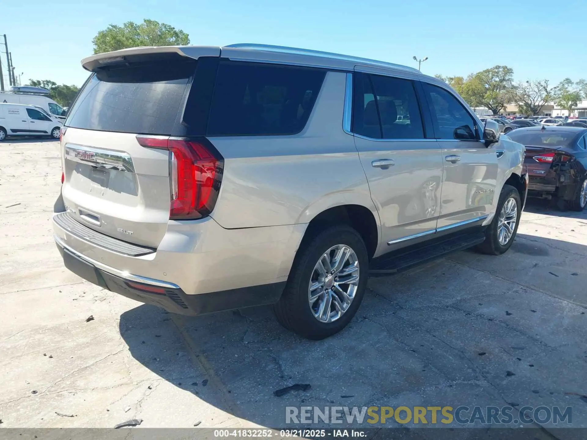 4 Photograph of a damaged car 1GKS1BKD3MR168352 GMC YUKON 2021