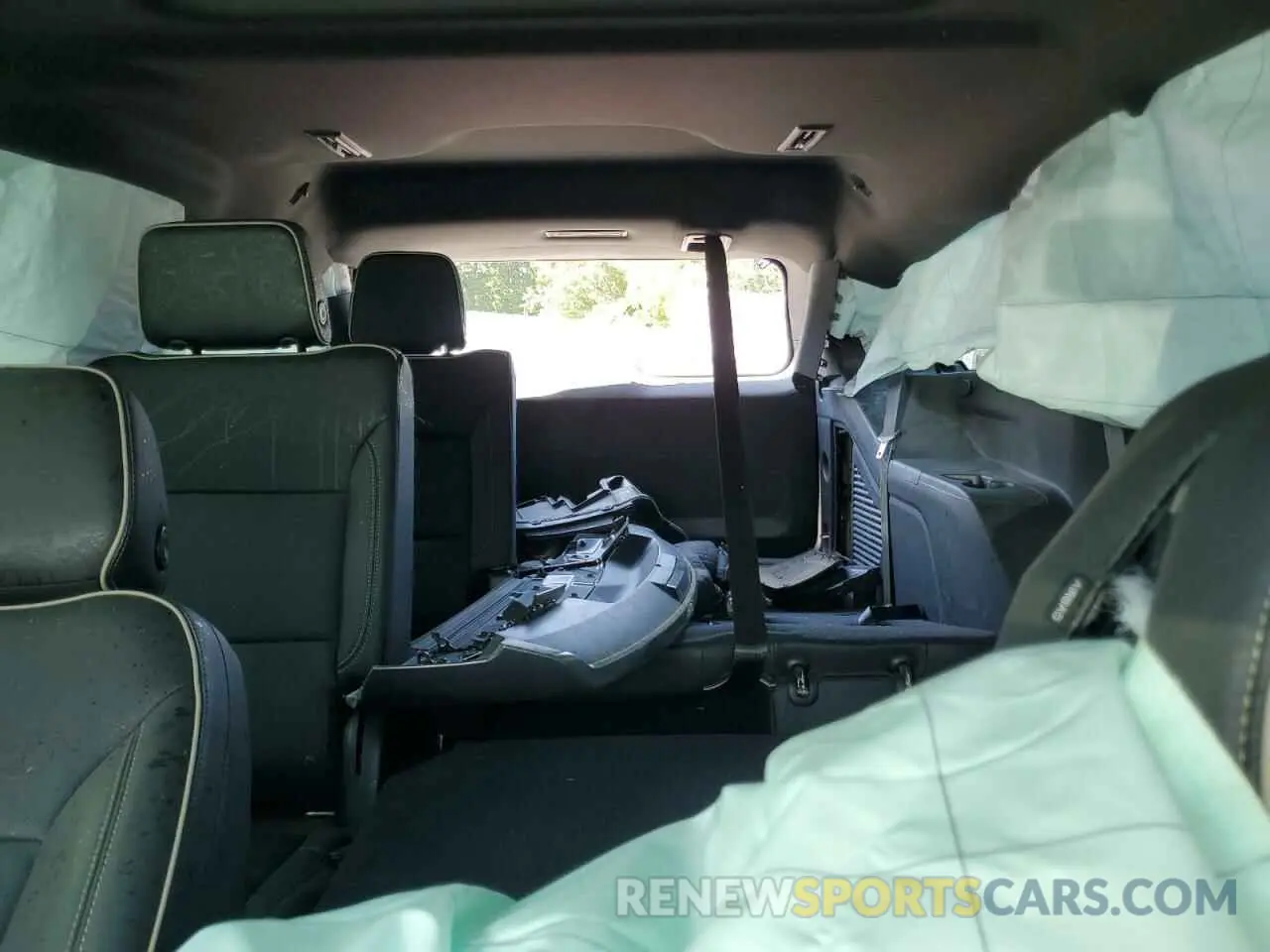 10 Photograph of a damaged car 1GKS1BKD3MR438566 GMC YUKON 2021