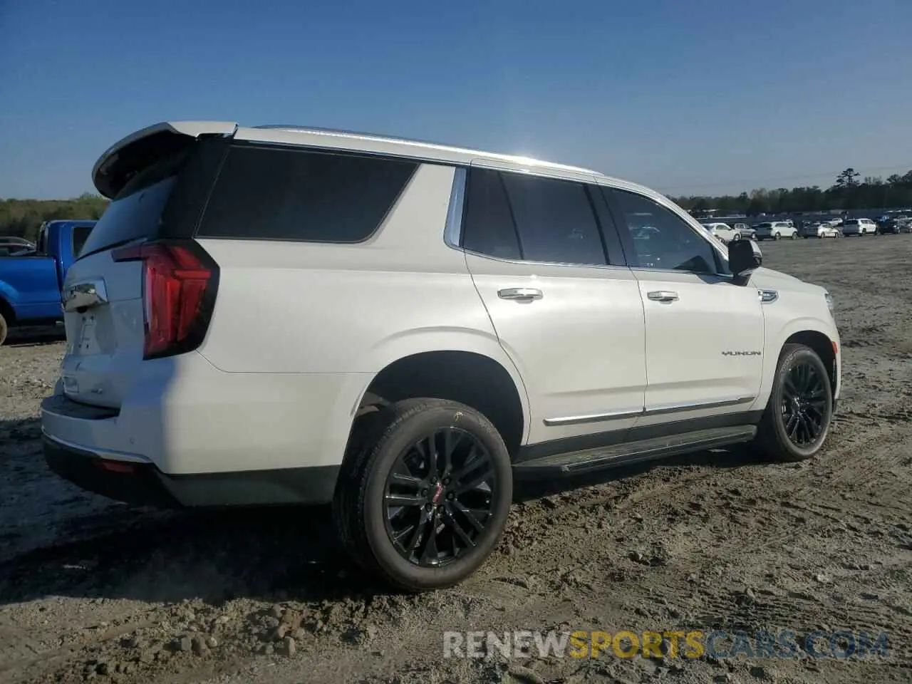 3 Photograph of a damaged car 1GKS1BKD6MR439565 GMC YUKON 2021