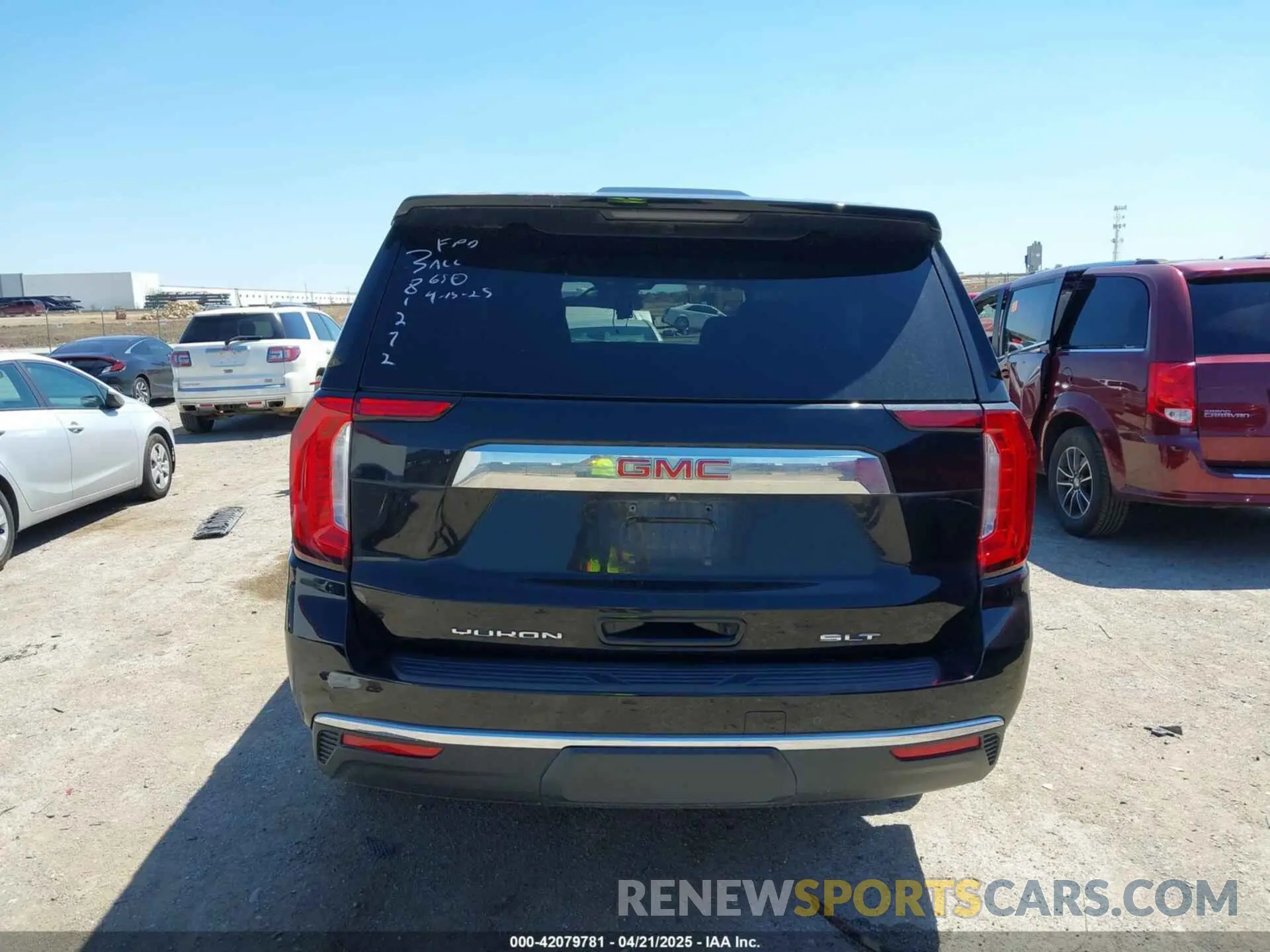 16 Photograph of a damaged car 1GKS1BKD6MR482626 GMC YUKON 2021