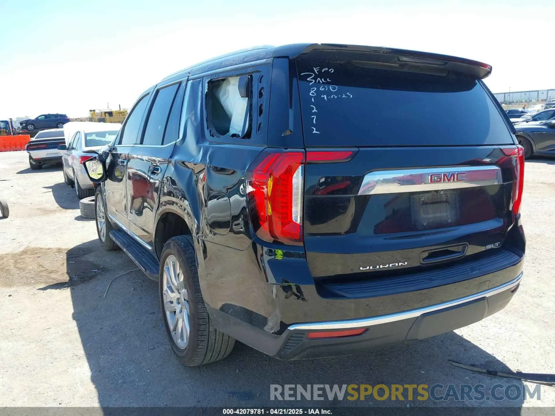 3 Photograph of a damaged car 1GKS1BKD6MR482626 GMC YUKON 2021