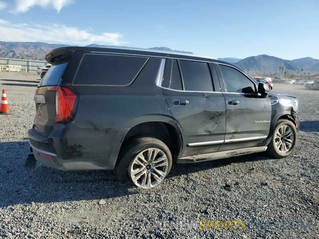 3 Photograph of a damaged car 1GKS1BKD7MR371454 GMC YUKON 2021