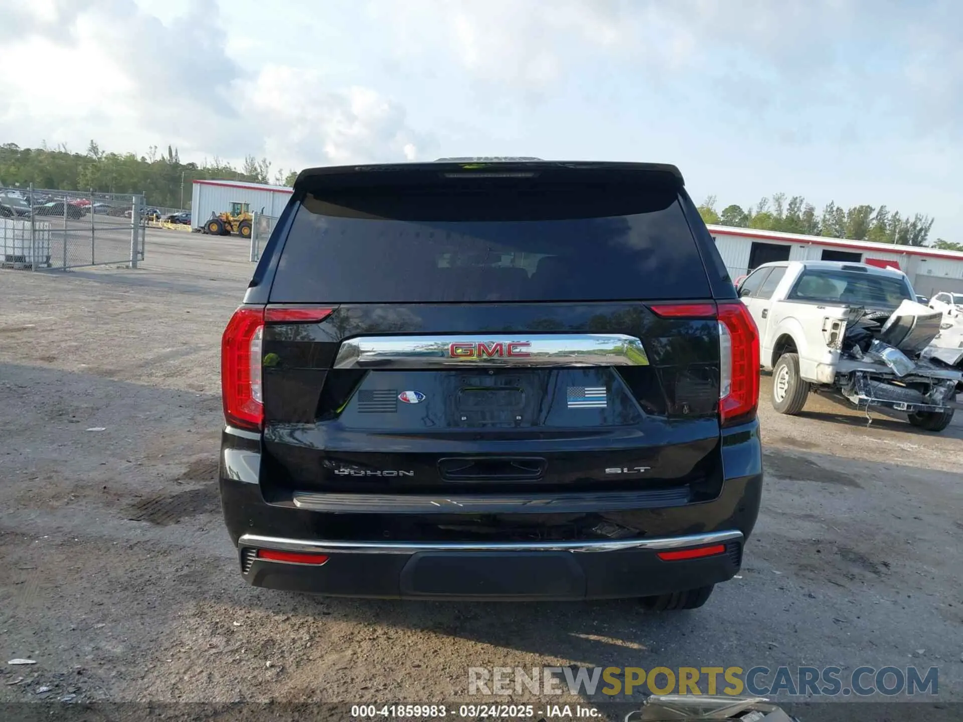 16 Photograph of a damaged car 1GKS1BKD8MR264204 GMC YUKON 2021