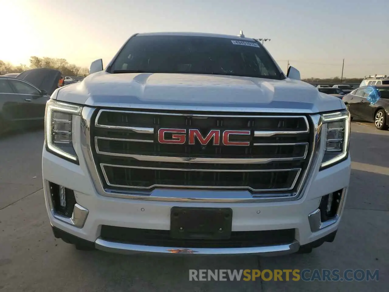 5 Photograph of a damaged car 1GKS1BKD9MR442072 GMC YUKON 2021