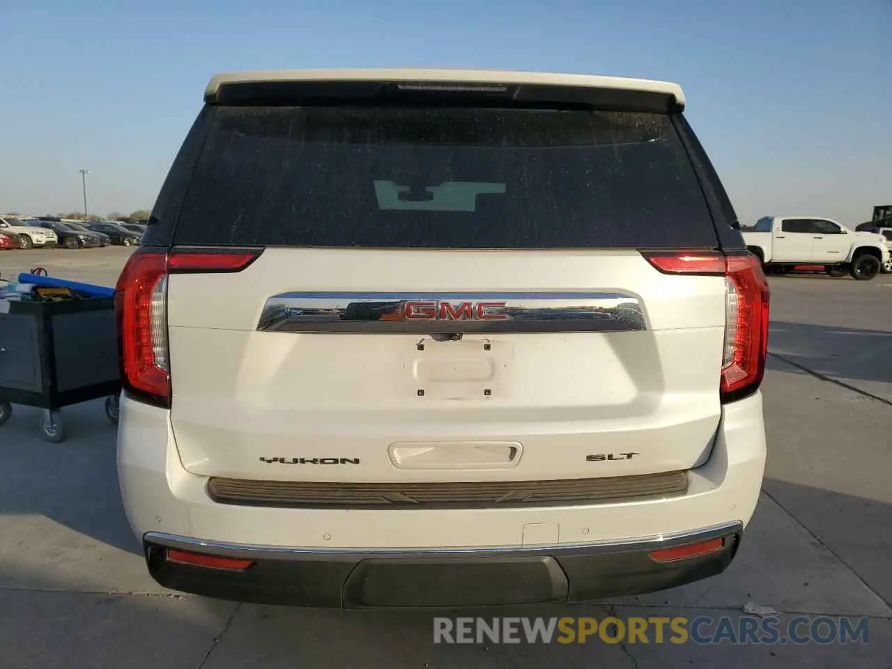 6 Photograph of a damaged car 1GKS1BKD9MR442072 GMC YUKON 2021