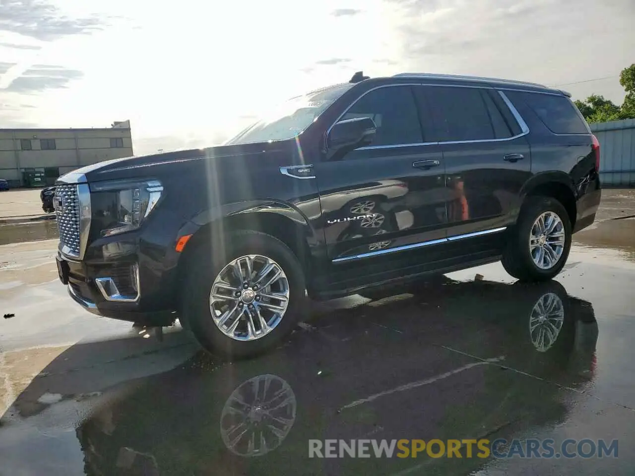 1 Photograph of a damaged car 1GKS1BKDXMR161897 GMC YUKON 2021
