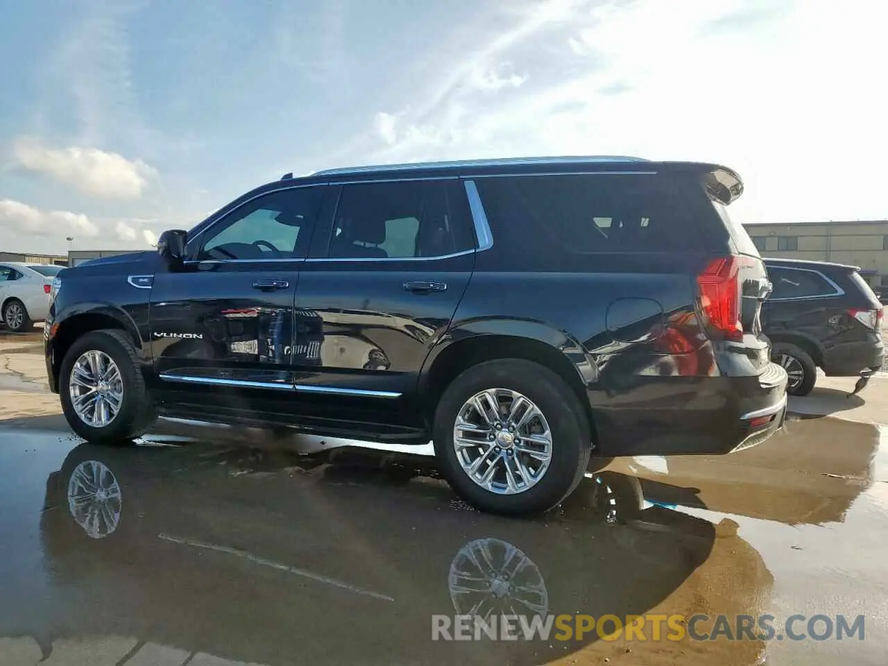 2 Photograph of a damaged car 1GKS1BKDXMR161897 GMC YUKON 2021