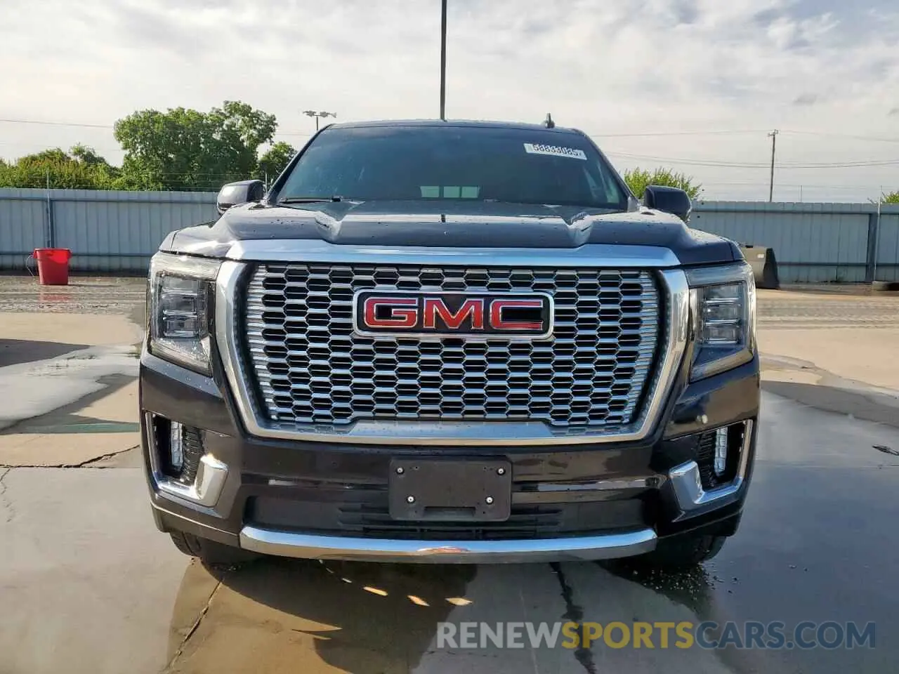 5 Photograph of a damaged car 1GKS1BKDXMR161897 GMC YUKON 2021