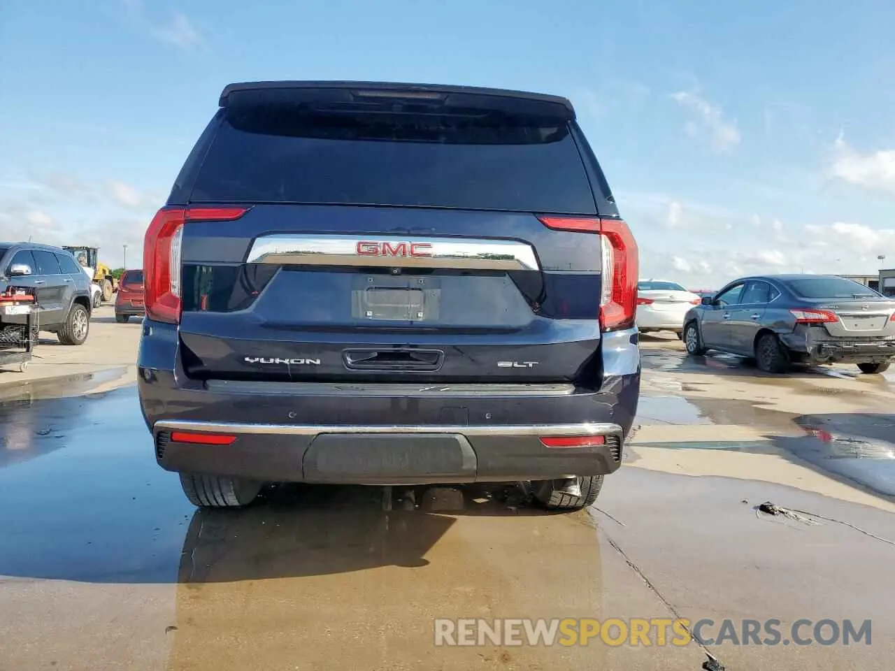 6 Photograph of a damaged car 1GKS1BKDXMR161897 GMC YUKON 2021