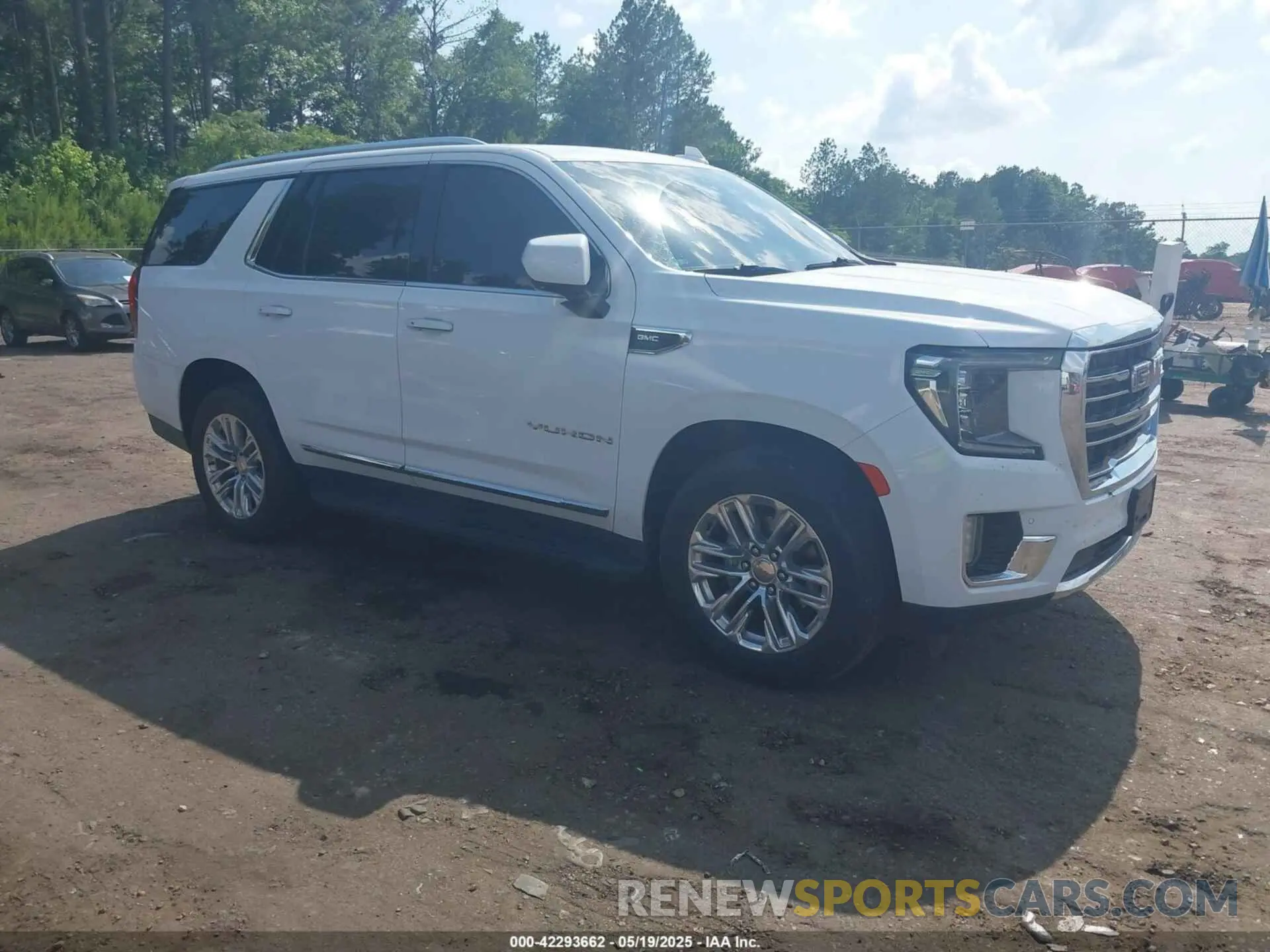 1 Photograph of a damaged car 1GKS1BKDXMR284292 GMC YUKON 2021