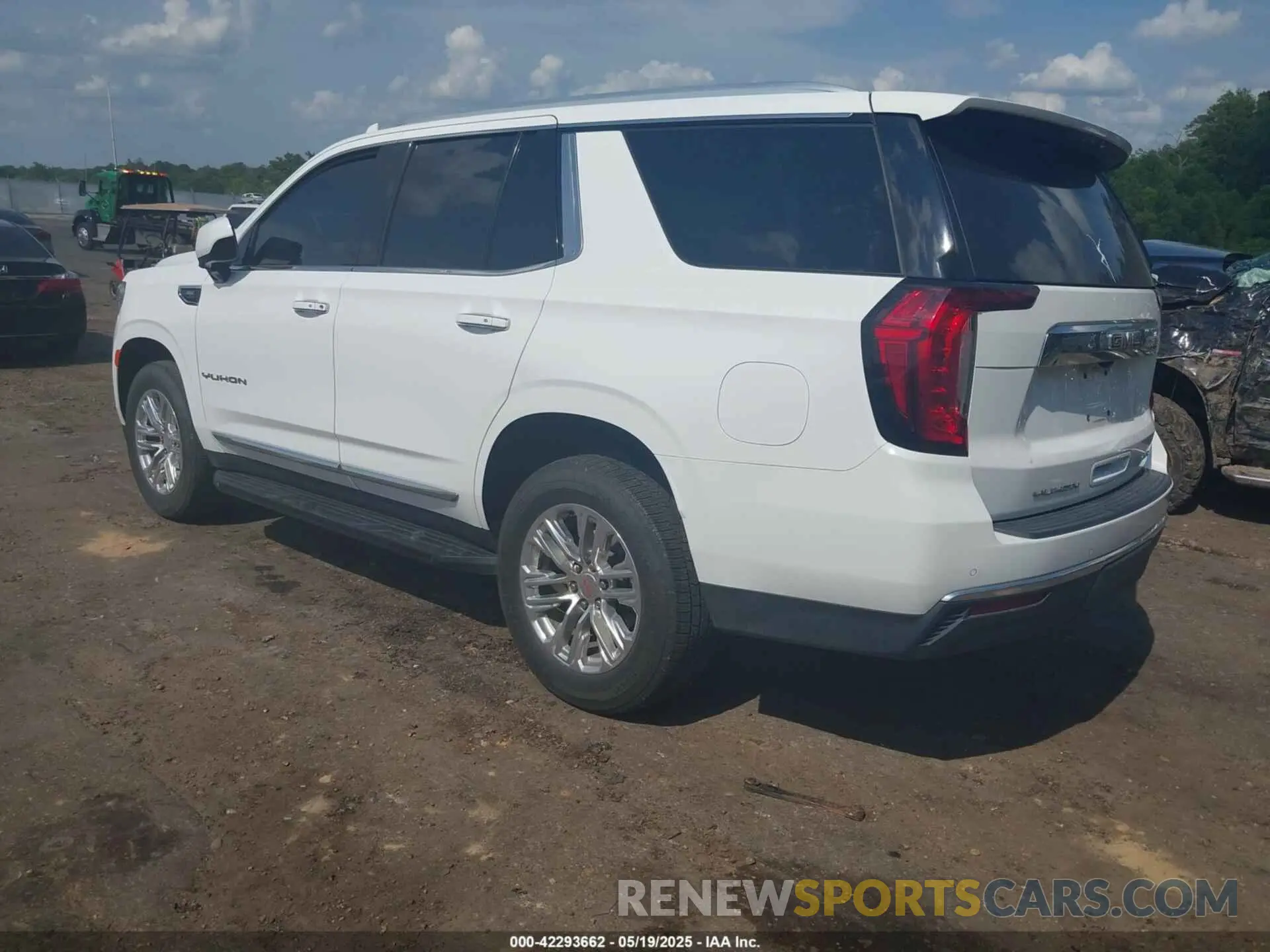 3 Photograph of a damaged car 1GKS1BKDXMR284292 GMC YUKON 2021