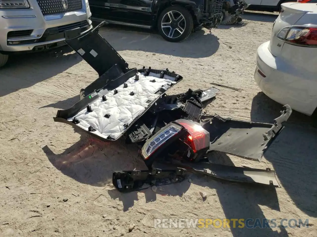 13 Photograph of a damaged car 1GKS1DKL0MR264474 GMC YUKON 2021