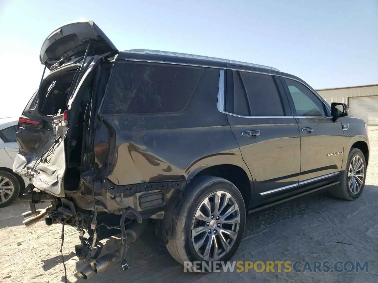 3 Photograph of a damaged car 1GKS1DKL0MR264474 GMC YUKON 2021