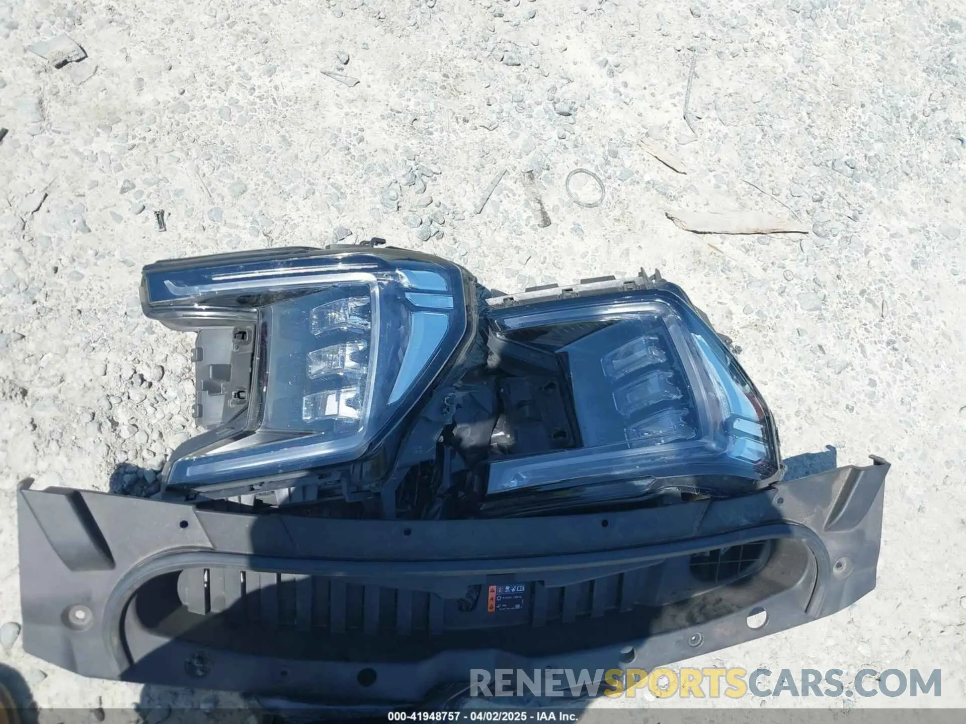 12 Photograph of a damaged car 1GKS1DKL2MR142019 GMC YUKON 2021