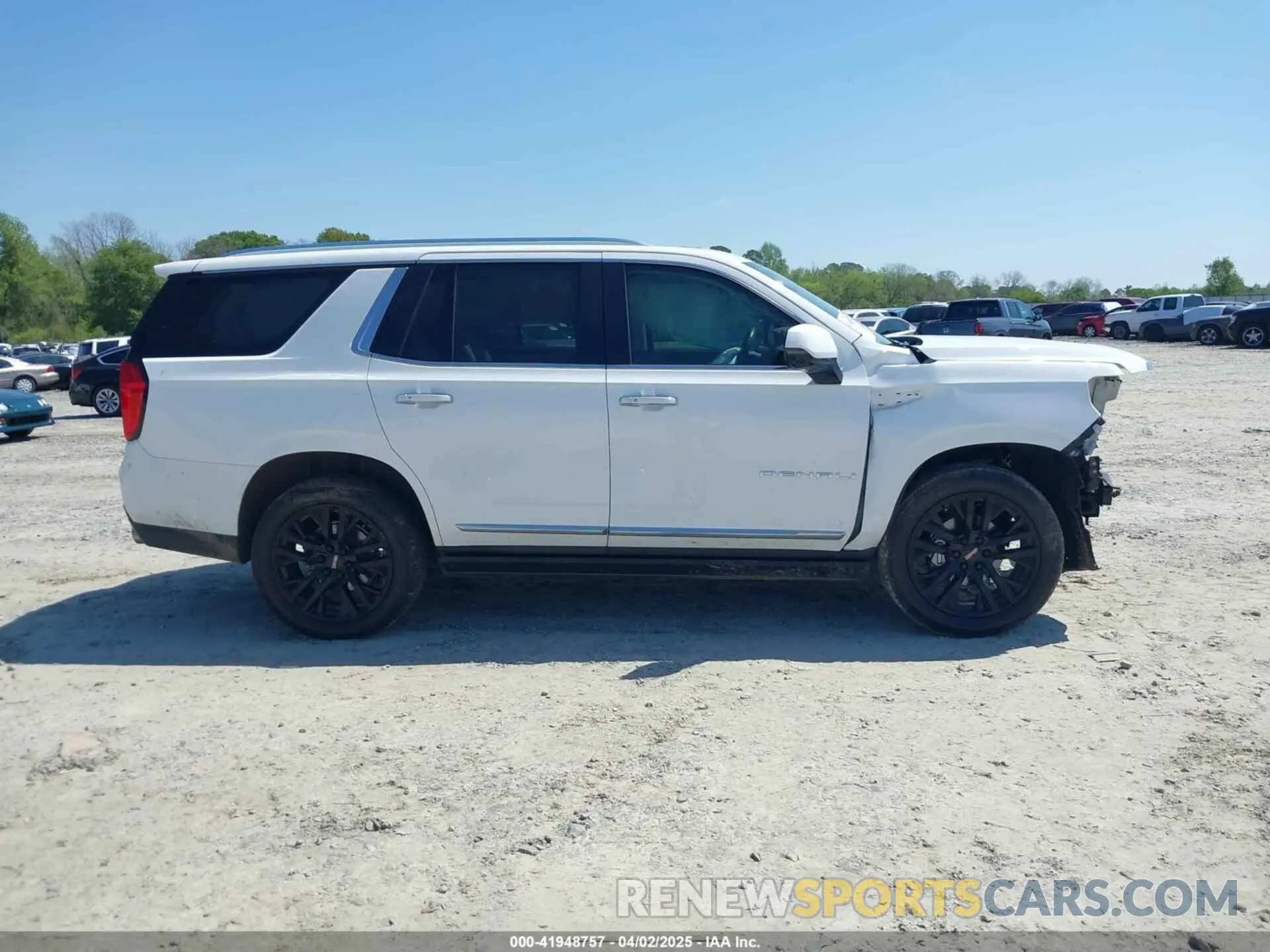 14 Photograph of a damaged car 1GKS1DKL2MR142019 GMC YUKON 2021