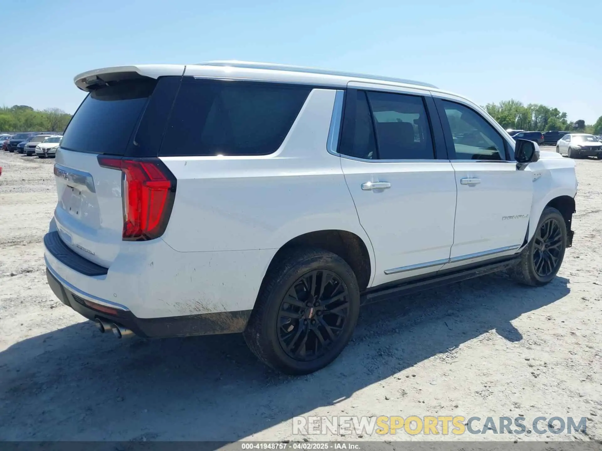 4 Photograph of a damaged car 1GKS1DKL2MR142019 GMC YUKON 2021