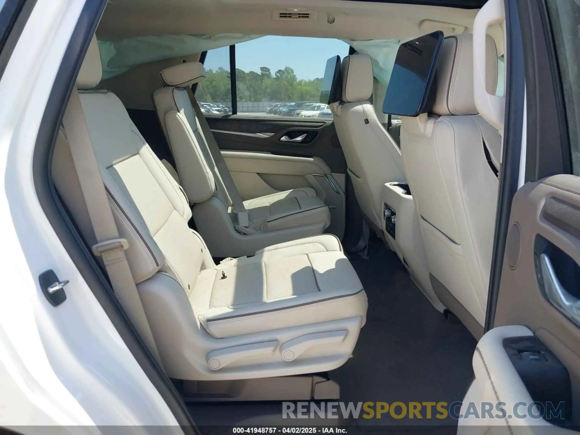 8 Photograph of a damaged car 1GKS1DKL2MR142019 GMC YUKON 2021