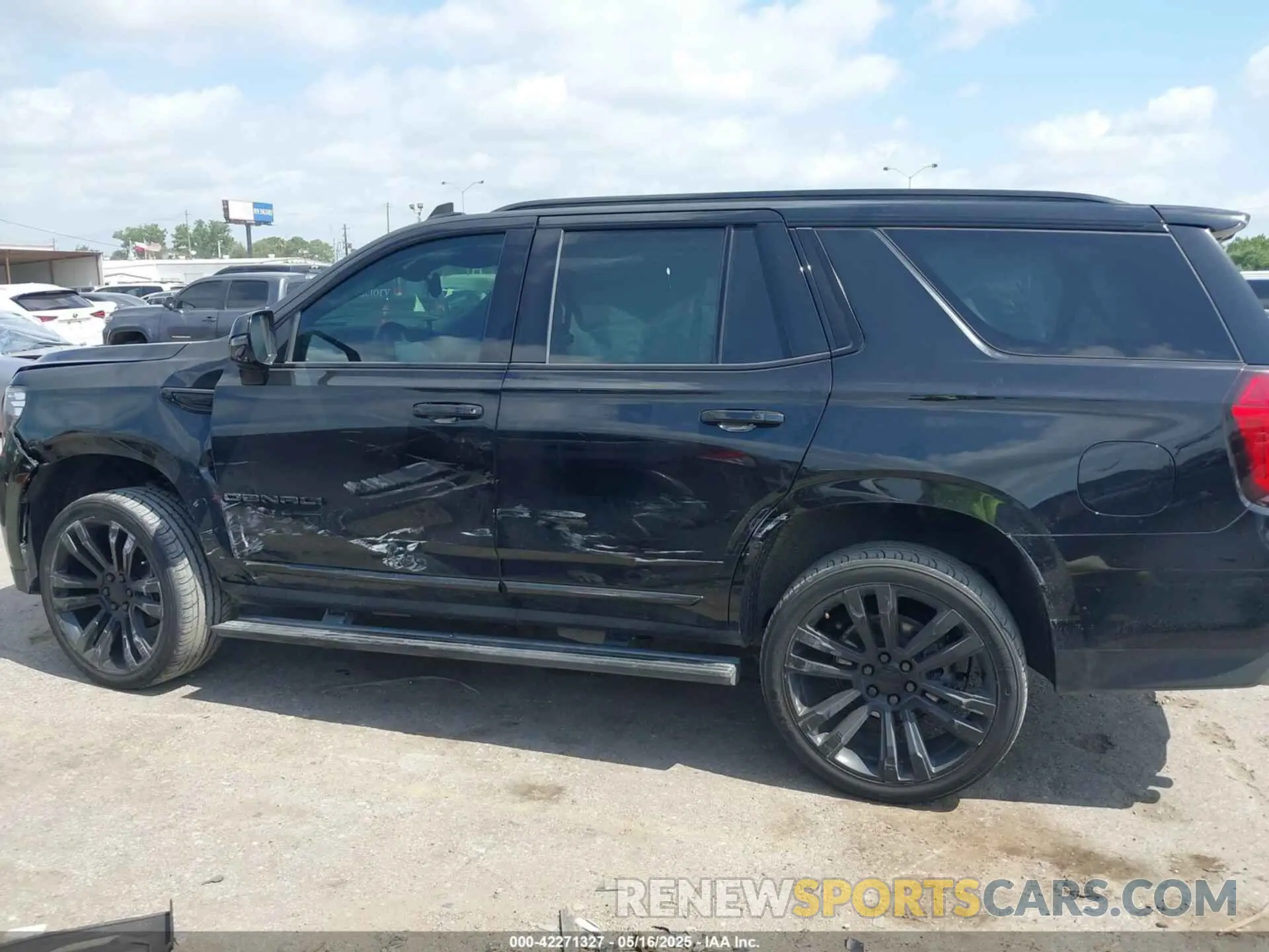 14 Photograph of a damaged car 1GKS1DKL9MR189435 GMC YUKON 2021