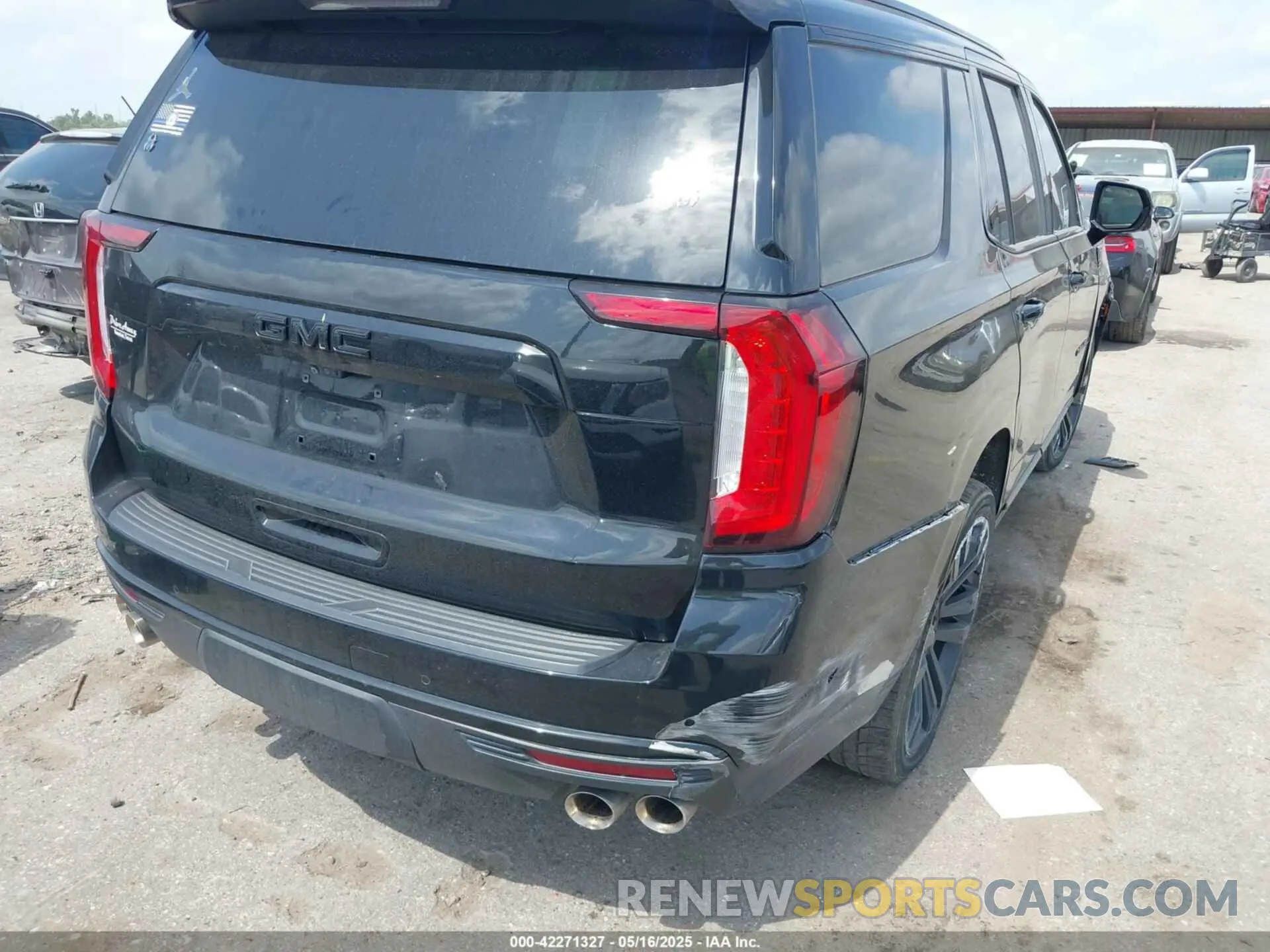4 Photograph of a damaged car 1GKS1DKL9MR189435 GMC YUKON 2021