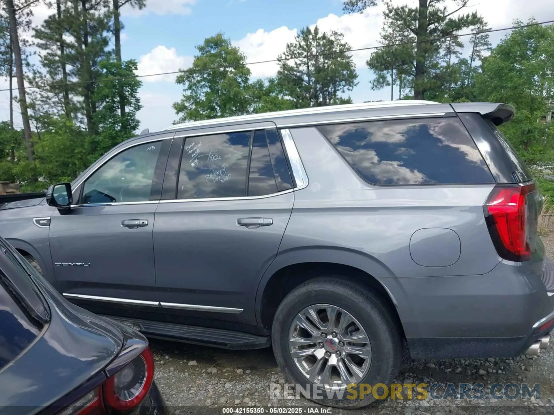 14 Photograph of a damaged car 1GKS1DKL9MR207514 GMC YUKON 2021