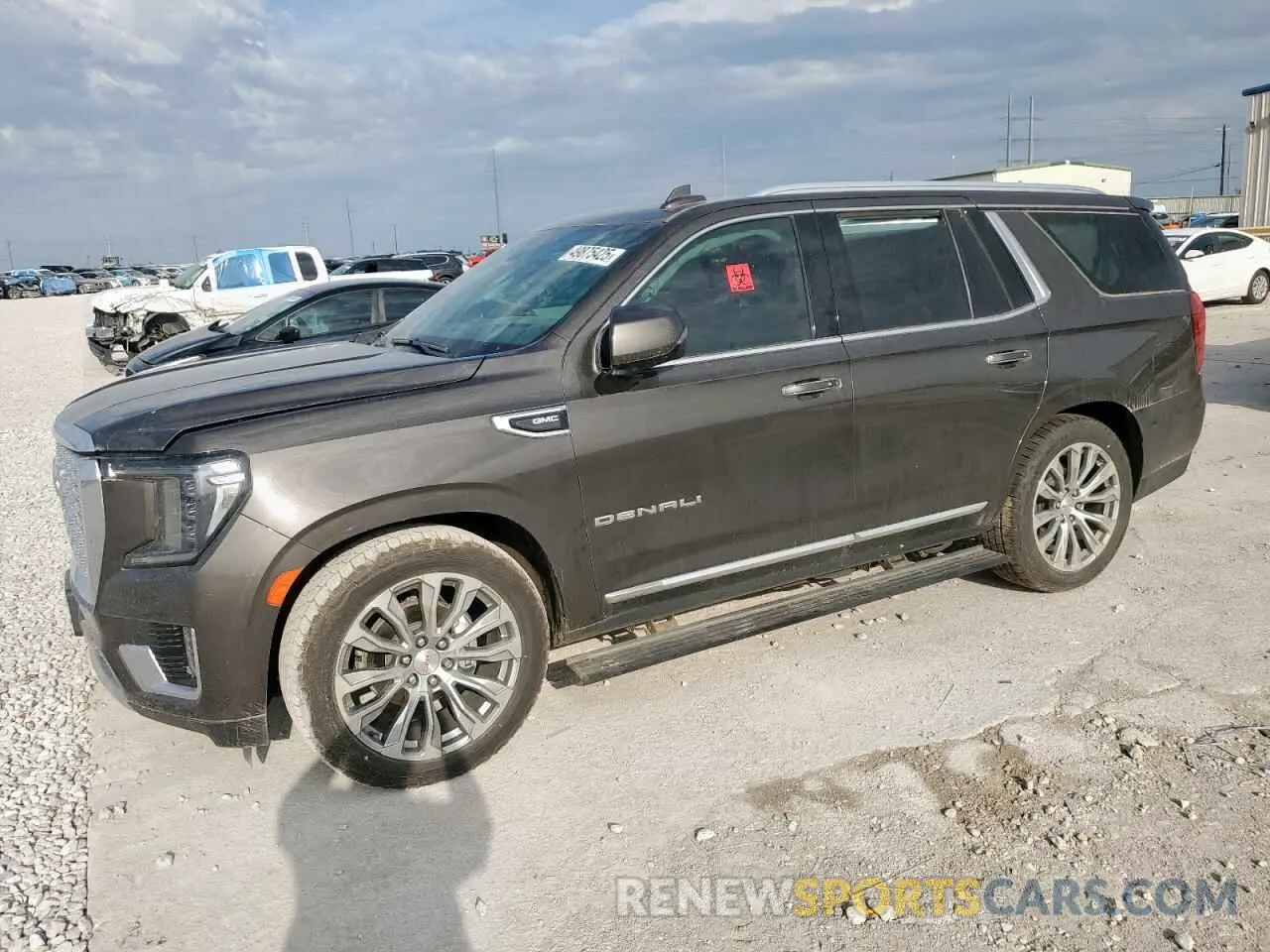 1 Photograph of a damaged car 1GKS1DKLXMR231921 GMC YUKON 2021