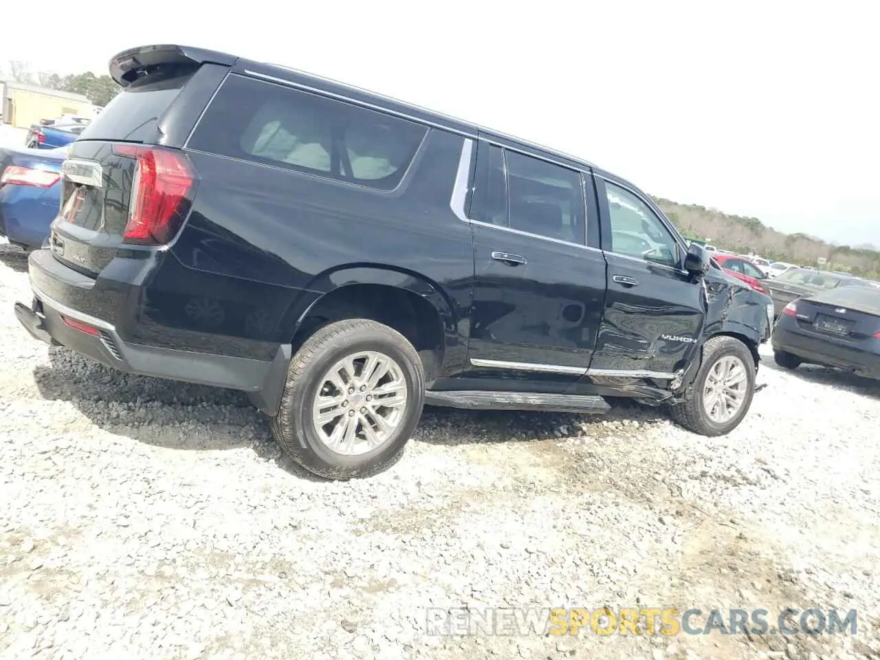3 Photograph of a damaged car 1GKS1GKD1MR463740 GMC YUKON 2021