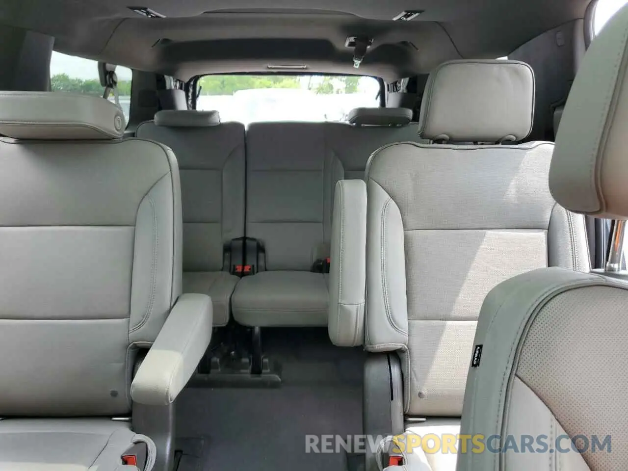10 Photograph of a damaged car 1GKS1GKD7MR291908 GMC YUKON 2021