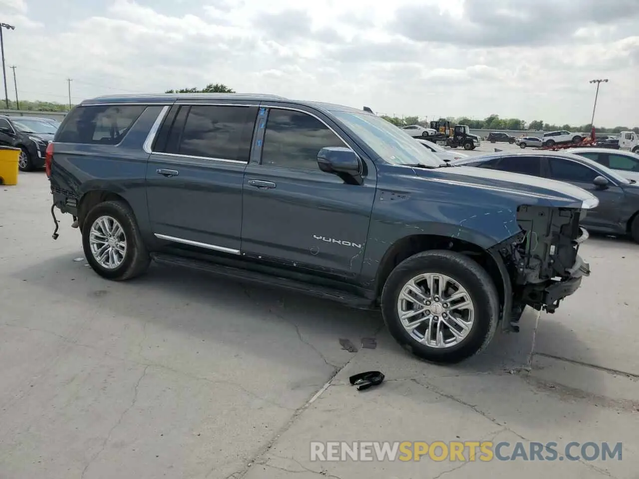 4 Photograph of a damaged car 1GKS1GKD7MR291908 GMC YUKON 2021