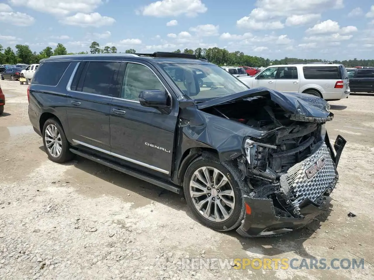 4 Photograph of a damaged car 1GKS1JKL7MR189576 GMC YUKON 2021