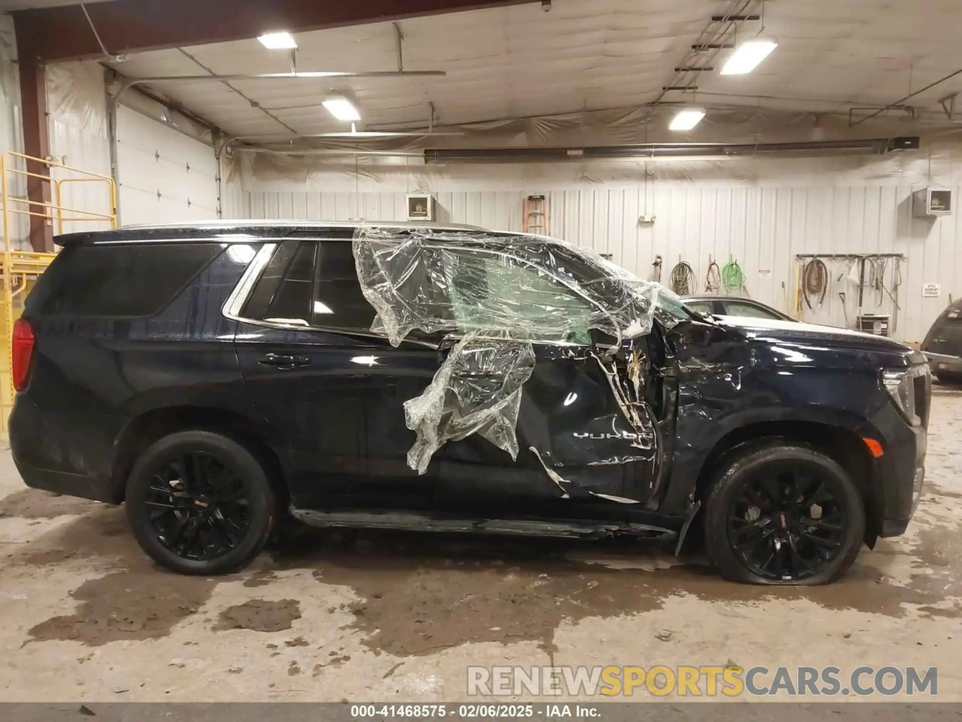 13 Photograph of a damaged car 1GKS2AKD5MR404460 GMC YUKON 2021