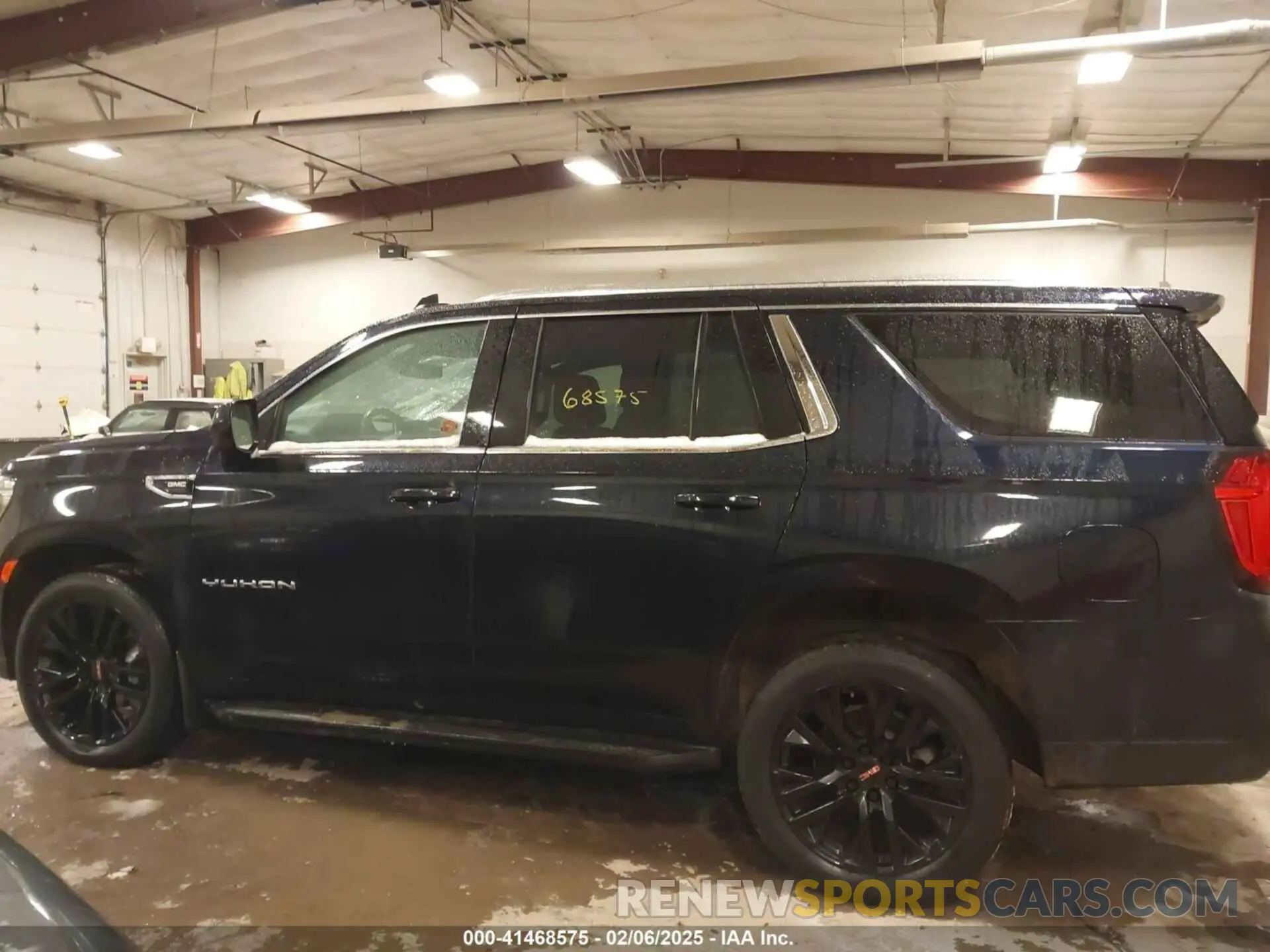 14 Photograph of a damaged car 1GKS2AKD5MR404460 GMC YUKON 2021
