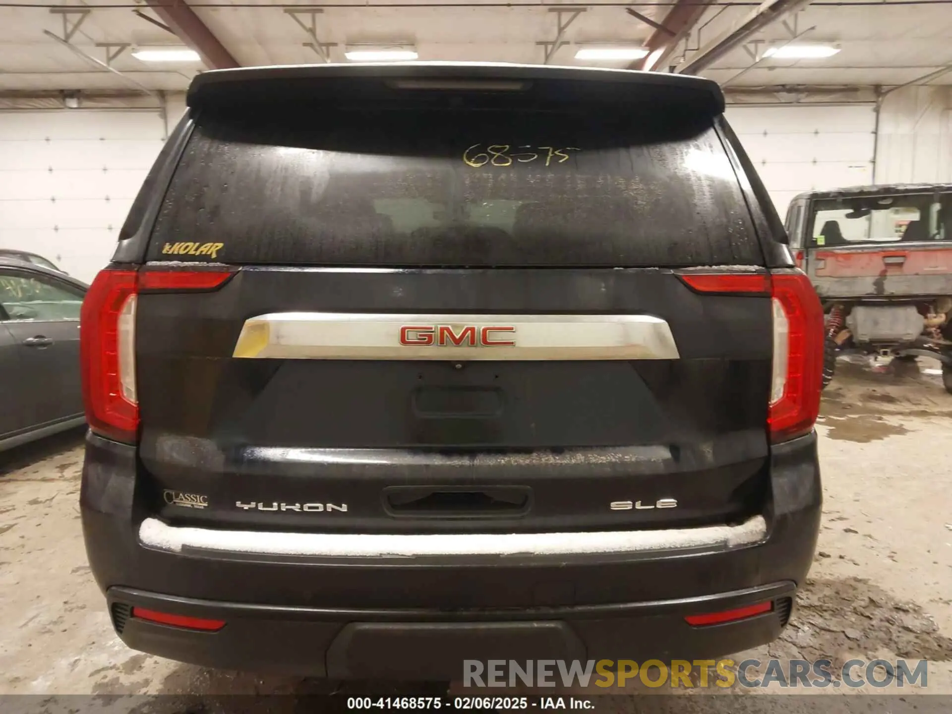 16 Photograph of a damaged car 1GKS2AKD5MR404460 GMC YUKON 2021