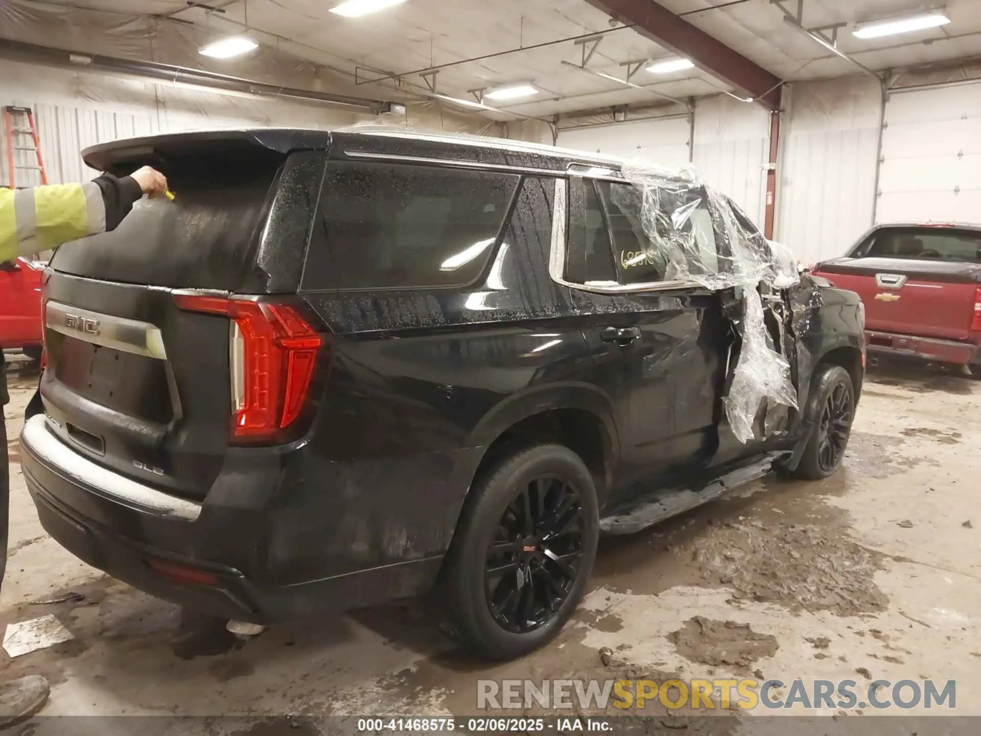 4 Photograph of a damaged car 1GKS2AKD5MR404460 GMC YUKON 2021