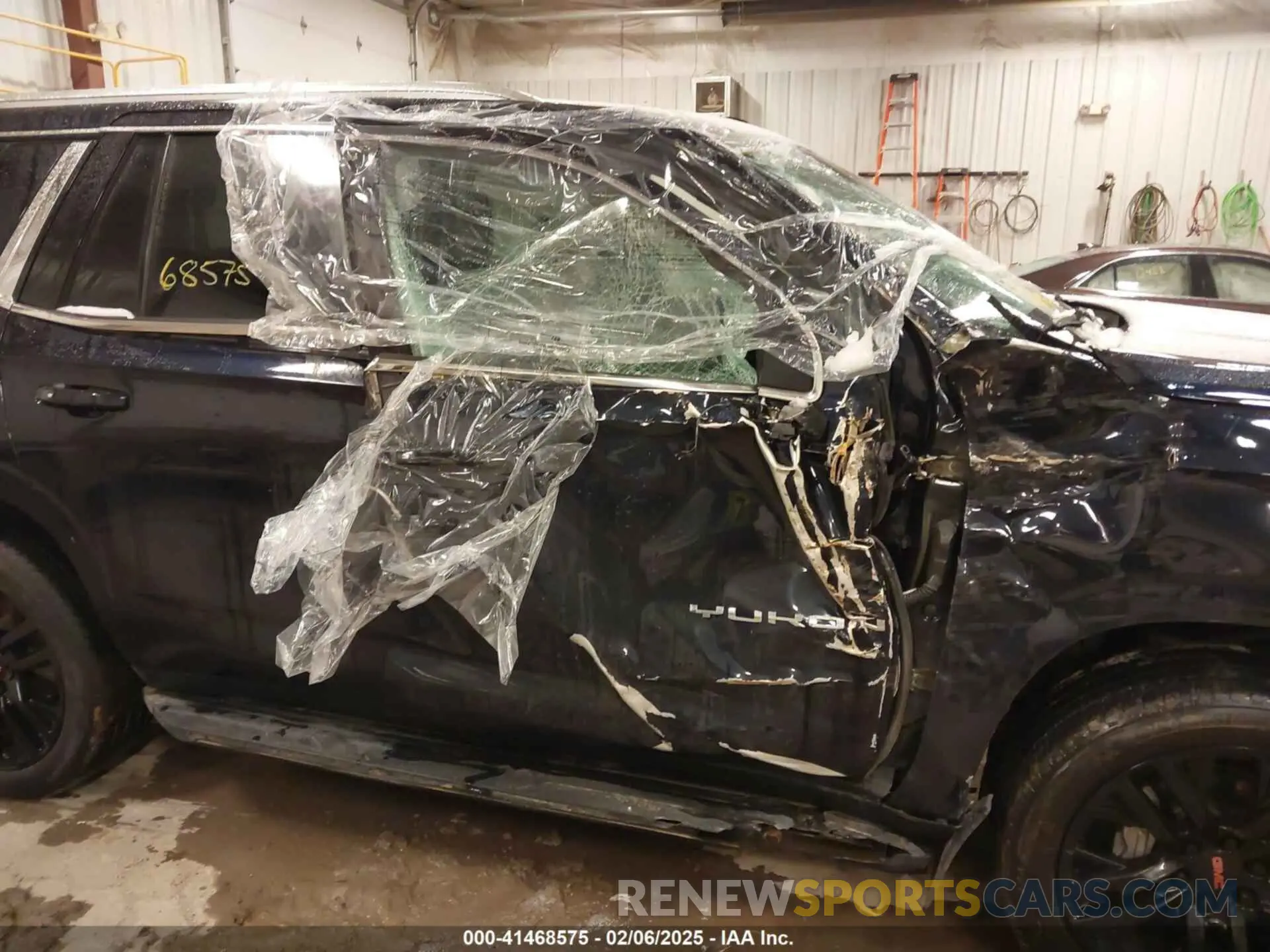 6 Photograph of a damaged car 1GKS2AKD5MR404460 GMC YUKON 2021