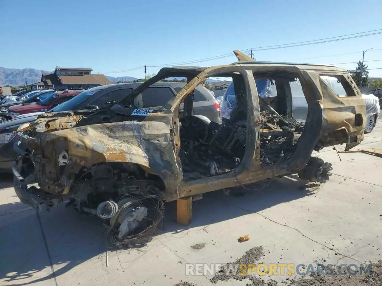 1 Photograph of a damaged car 1GKS2AKD6MR456079 GMC YUKON 2021