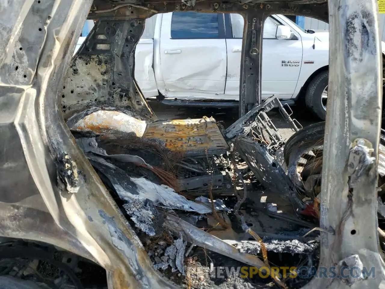 11 Photograph of a damaged car 1GKS2AKD6MR456079 GMC YUKON 2021