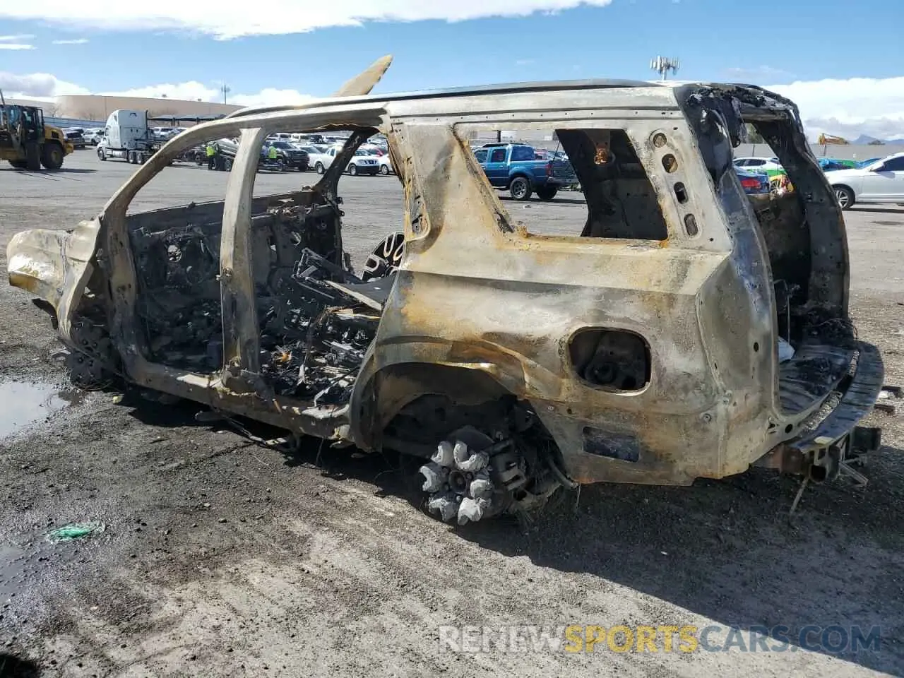 2 Photograph of a damaged car 1GKS2AKD6MR456079 GMC YUKON 2021