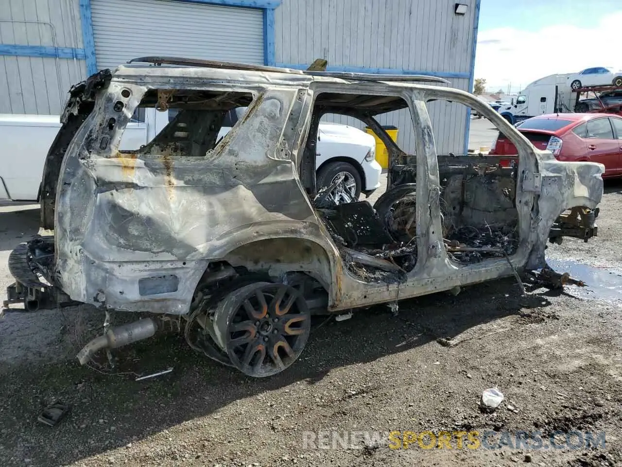3 Photograph of a damaged car 1GKS2AKD6MR456079 GMC YUKON 2021