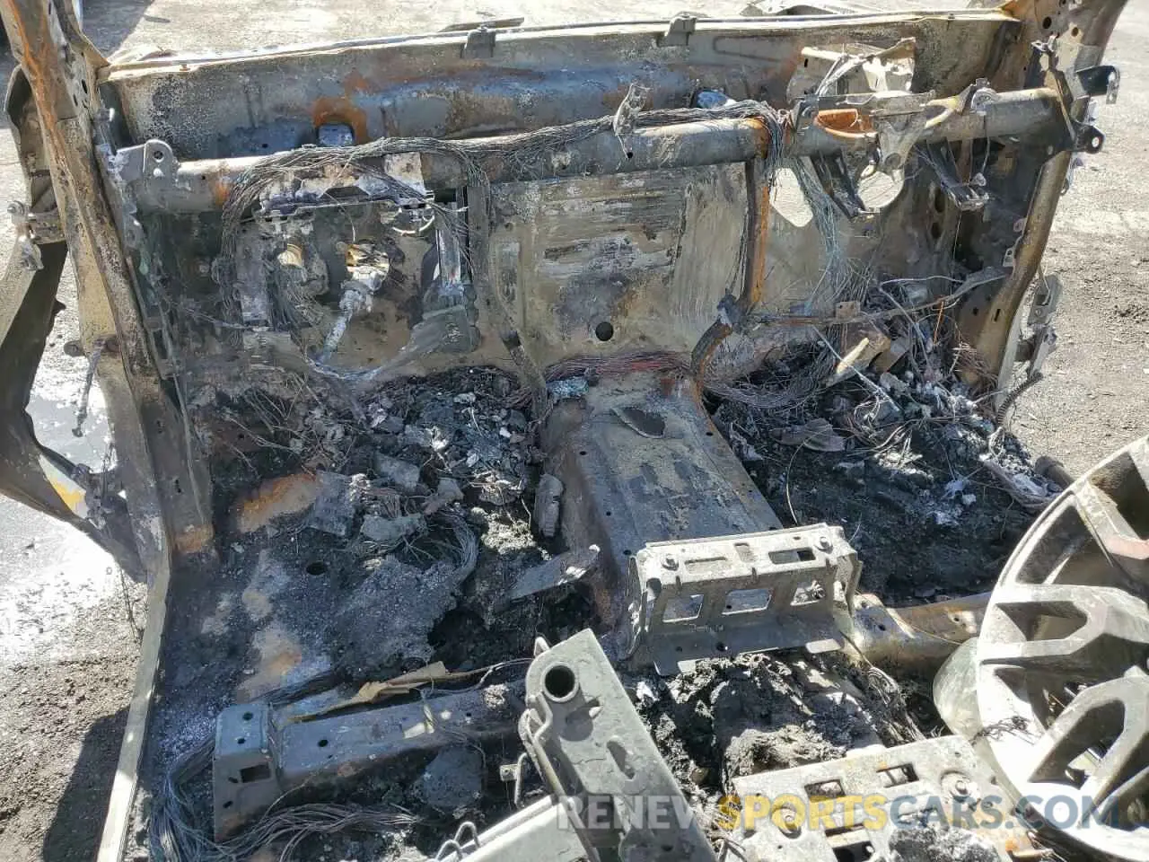 8 Photograph of a damaged car 1GKS2AKD6MR456079 GMC YUKON 2021