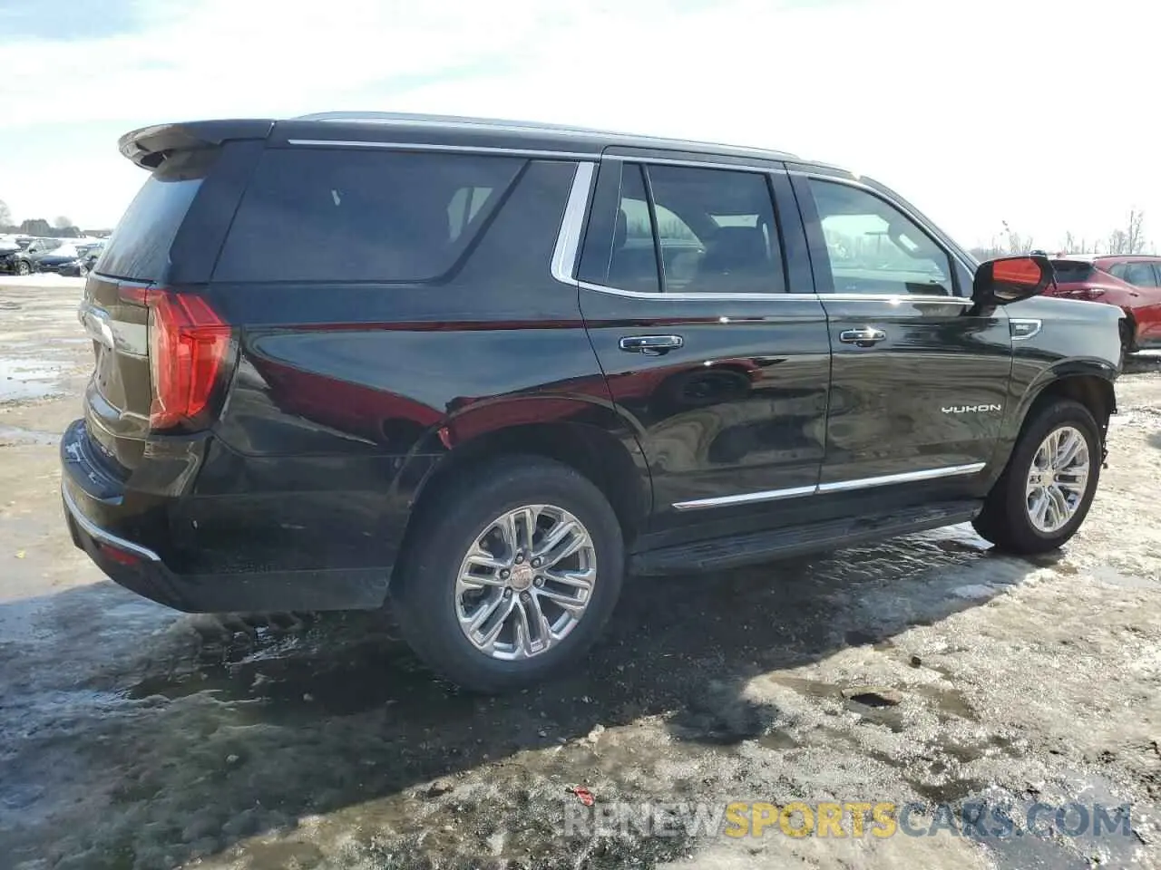 3 Photograph of a damaged car 1GKS2BKD2MR117308 GMC YUKON 2021