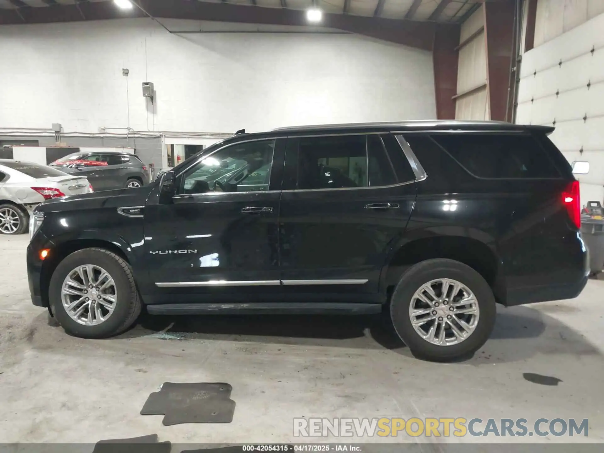 14 Photograph of a damaged car 1GKS2BKD2MR185771 GMC YUKON 2021