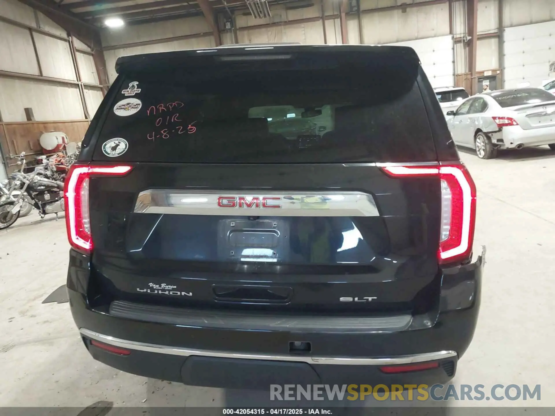 16 Photograph of a damaged car 1GKS2BKD2MR185771 GMC YUKON 2021